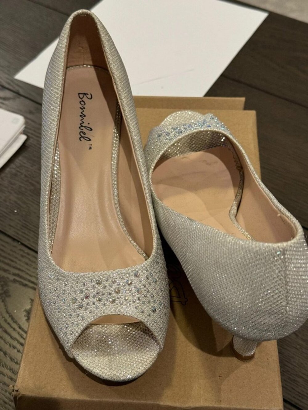 Bonnibel WONDA-2 White Silver Glitter Low Heel Pumps Size 8.5